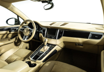 Подержанный автомобиль Porsche Macan 2015 года (9 фото)