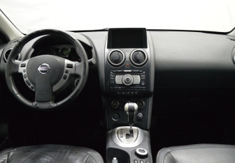 Подержанный автомобиль Nissan Qashqai 2007 года (13 фото)