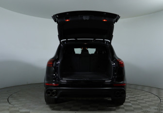 Подержанный автомобиль Porsche Cayenne 2016 года (7 фото)