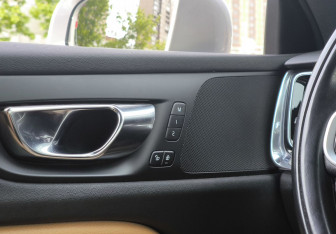 Подержанный автомобиль Volvo V60 Cross Country 2019 года (23 фото)