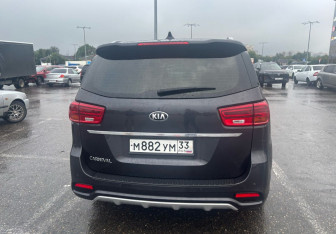 Подержанный автомобиль Kia Carnival 2019 года (6 фото)