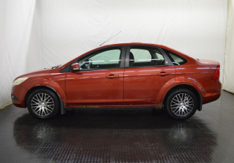 Подержанный автомобиль Ford Focus Sedan 2008 года (8 фото)