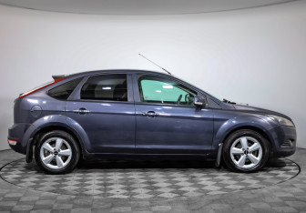 Подержанный автомобиль Ford Focus Hatchback 2008 года (4 фото)