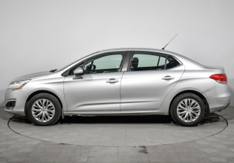 Подержанный автомобиль Citroen C4 Sedan 2014 года (8 фото)
