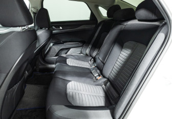 Подержанный автомобиль Kia K5 2021 года (10 фото)