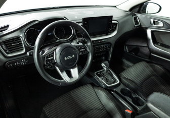 Подержанный автомобиль Kia Ceed Wagon 2022 года (11 фото)