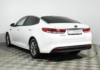 Подержанный автомобиль Kia Optima Sedan 2017 года (7 фото)