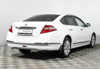 Подержанный автомобиль Nissan Teana 2010 года (5 фото)