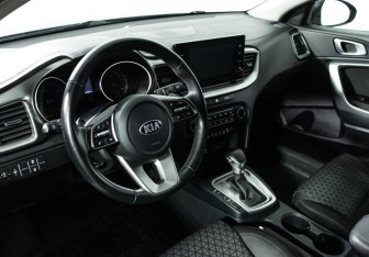 Подержанный автомобиль Kia Ceed Wagon 2021 года (11 фото)