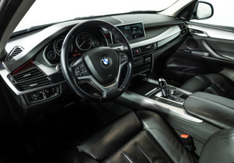 Подержанный автомобиль BMW X5 2015 года (11 фото)