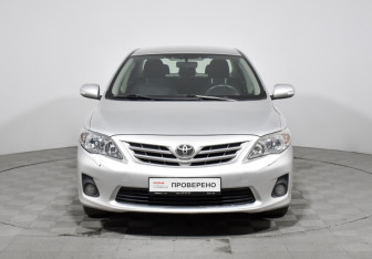 Подержанный автомобиль Toyota Corolla Sedan 2012 года (2 фото)