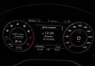 Подержанный автомобиль Audi Q7 2015 года (49 фото)