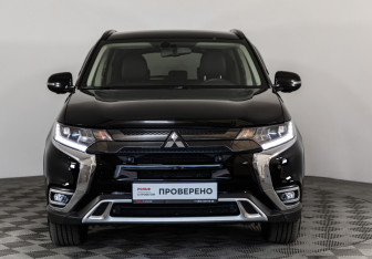 Подержанный автомобиль Mitsubishi Outlander 2021 года (2 фото)