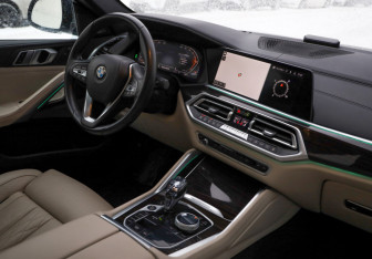 Подержанный автомобиль BMW X6 2021 года (8 фото)