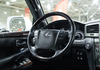 Подержанный автомобиль Lexus LX 2013 года (33 фото)