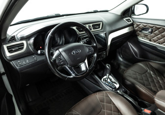Подержанный автомобиль Kia Rio Sedan 2013 года (11 фото)