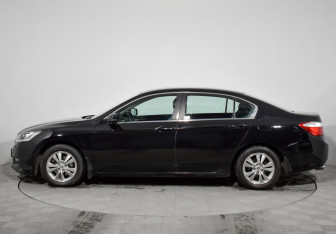 Подержанный автомобиль Honda Accord Sedan 2013 года (8 фото)