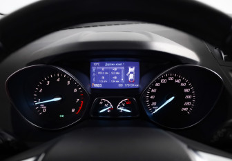 Подержанный автомобиль Ford Kuga 2016 года (11 фото)