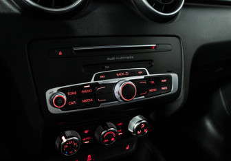 Подержанный автомобиль Audi A1 2016 года (15 фото)