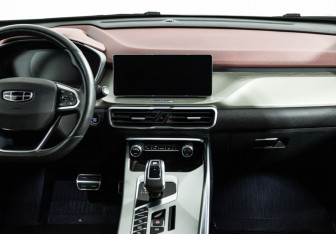 Подержанный автомобиль Geely Coolray 2022 года (14 фото)