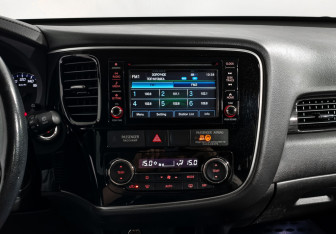 Подержанный автомобиль Mitsubishi Outlander 2017 года (16 фото)