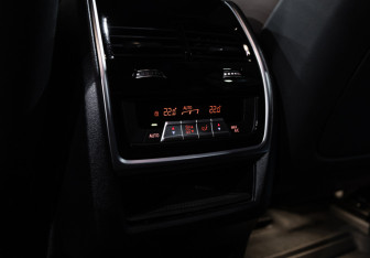 Подержанный автомобиль BMW X6 2020 года (31 фото)