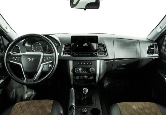 Подержанный автомобиль УАЗ Patriot 2018 года (13 фото)