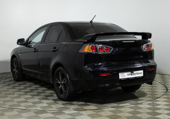 Подержанный автомобиль Mitsubishi Lancer Sedan 2012 года (7 фото)