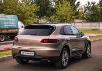 Подержанный автомобиль Porsche Macan 2018 года (6 фото)