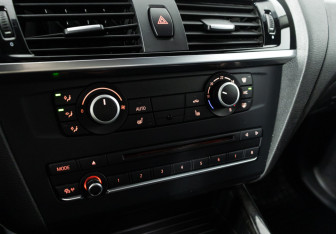 Подержанный автомобиль BMW X3 2014 года (18 фото)