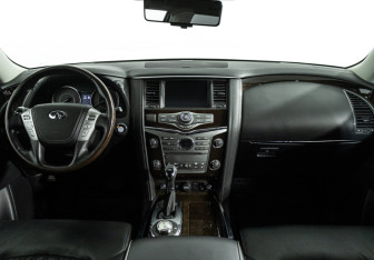 Подержанный автомобиль Infiniti QX80 2018 года (13 фото)