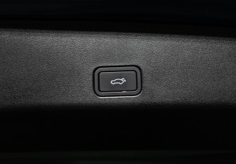 Подержанный автомобиль Geely Monjaro 2024 года (21 фото)