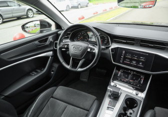 Подержанный автомобиль Audi A6 Sedan 2021 года (13 фото)