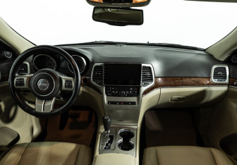 Подержанный автомобиль Jeep Grand Cherokee 2012 года (13 фото)