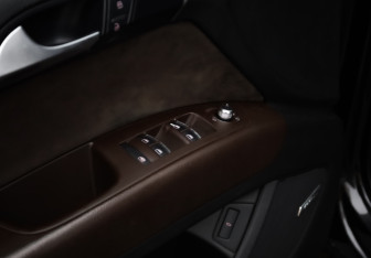 Подержанный автомобиль Audi Q7 2012 года (13 фото)