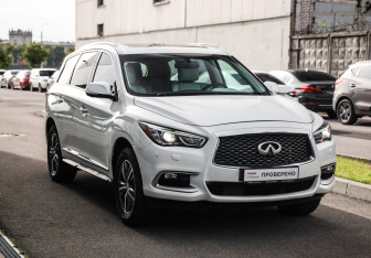 Подержанный автомобиль Infiniti QX60 2017 года (5 фото)