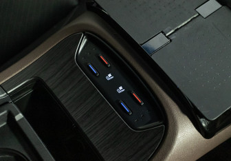 Подержанный автомобиль Toyota Harrier 2021 года (22 фото)