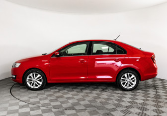 Подержанный автомобиль Skoda Rapid Liftback 2017 года (8 фото)