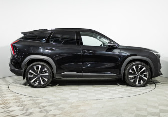 Подержанный автомобиль Geely Atlas 2024 года (4 фото)