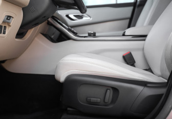 Подержанный автомобиль Land Rover Range Rover Velar 2018 года (28 фото)
