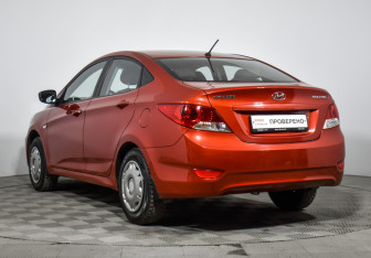 Подержанный автомобиль Hyundai Solaris Sedan 2012 года (7 фото)