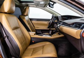 Подержанный автомобиль Lexus ES 2016 года (27 фото)