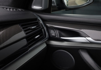 Подержанный автомобиль BMW X5 M 2017 года (26 фото)