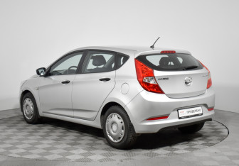 Подержанный автомобиль Hyundai Solaris Hatchback 2015 года (7 фото)