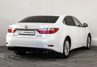 Подержанный автомобиль Lexus ES 2013 года (5 фото)