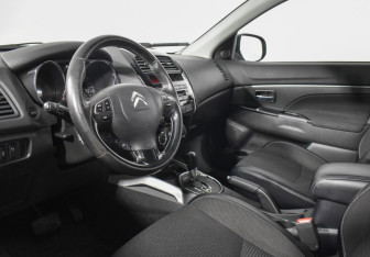 Подержанный автомобиль Citroen C4 Aircross 2012 года (9 фото)