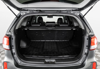 Подержанный автомобиль Kia Sorento 2016 года (23 фото)