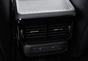 Подержанный автомобиль Land Rover Range Rover Evoque 2024 года (35 фото)