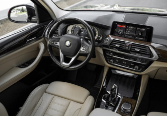 Подержанный автомобиль BMW X3 2019 года (11 фото)