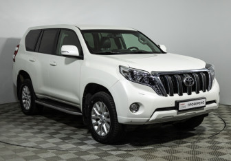 Подержанный автомобиль Toyota Land Cruiser Prado 2015 года (3 фото)
